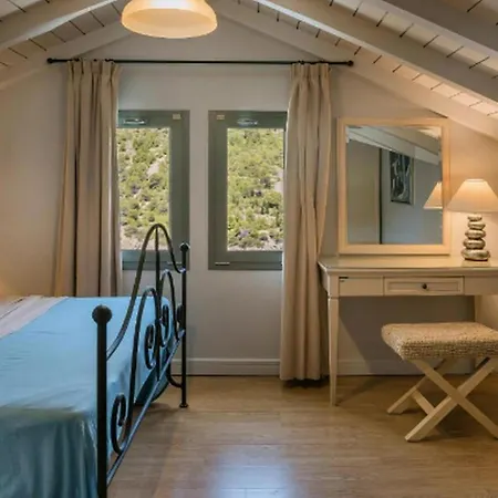 Vilă Magnificent Kefalonia Chalker 3 Bedrooms Seafront *