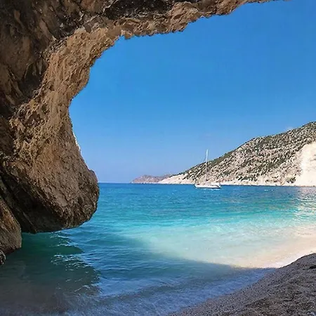 Magnificent Kefalonia Chalker 3 Bedrooms Seafront فيلة